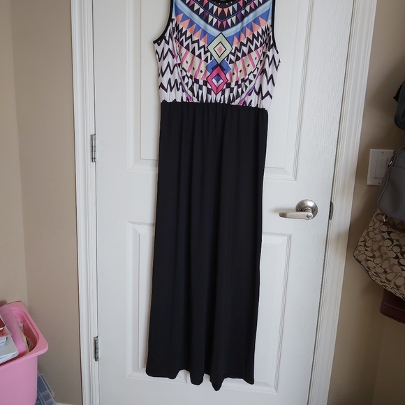 2/$15 Abstract Maxi Dress - Picture 3 of 3